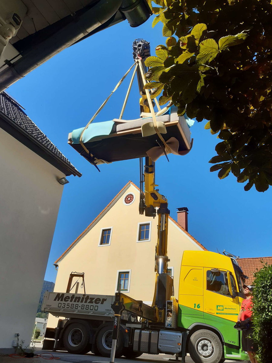 Transport von Möbeln der Firma Kogler Tischlermontage